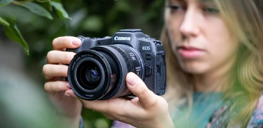 Canon EOS R8 Mirrorless Camera with RF 24-50mm f/4.5-6.3 IS STM Lens